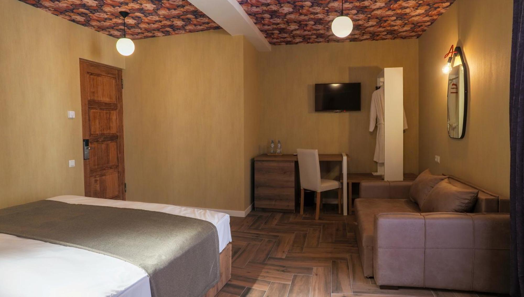 Hotel Hills In Old Tbilisi Exterior photo