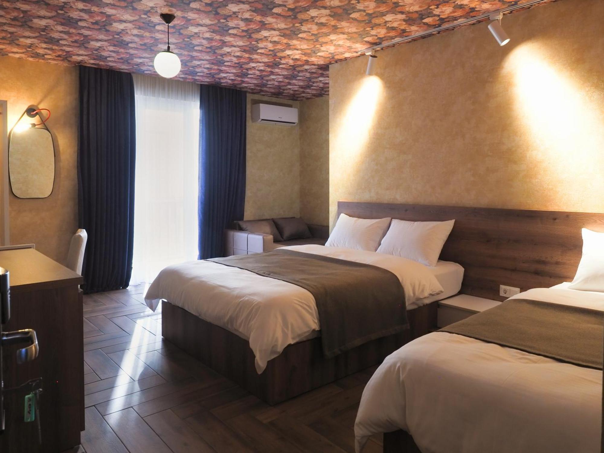 Hotel Hills In Old Tbilisi Exterior photo
